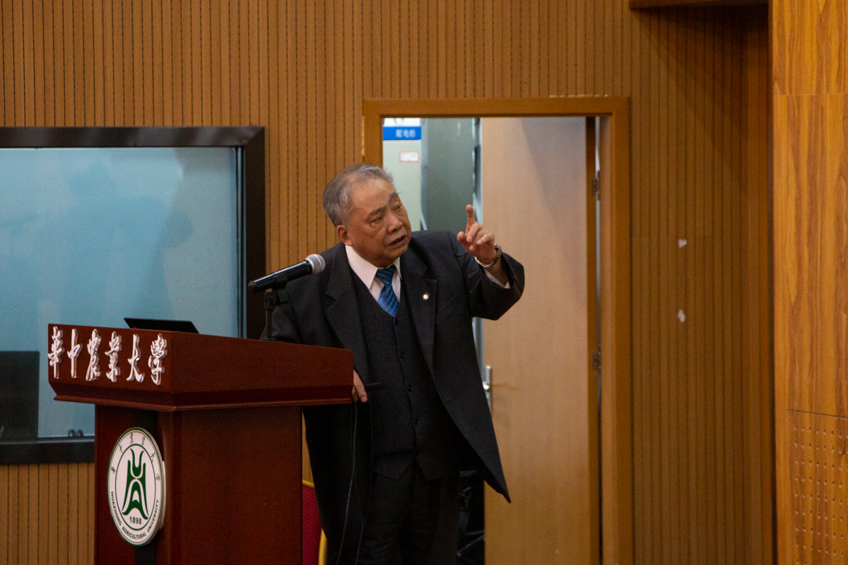 中国科香蕉视频
曹文宣院士作报告（学通社记者 孙嘉豪 摄）