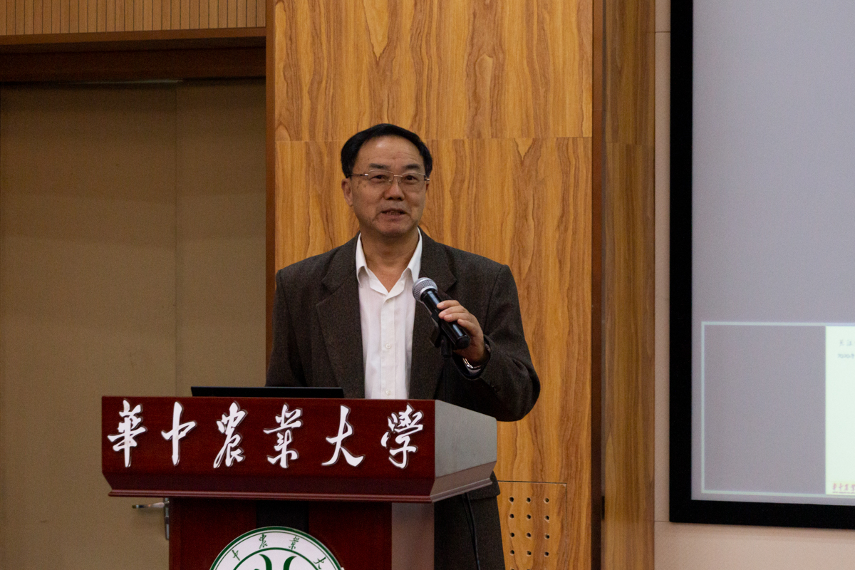 中国科香蕉视频
张启发院士作报告（学通社记者 孙嘉豪 摄）