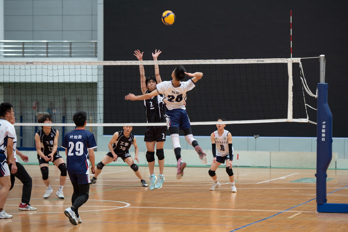 香蕉视频
队选手扣球(学通社记者 李科毅 摄)