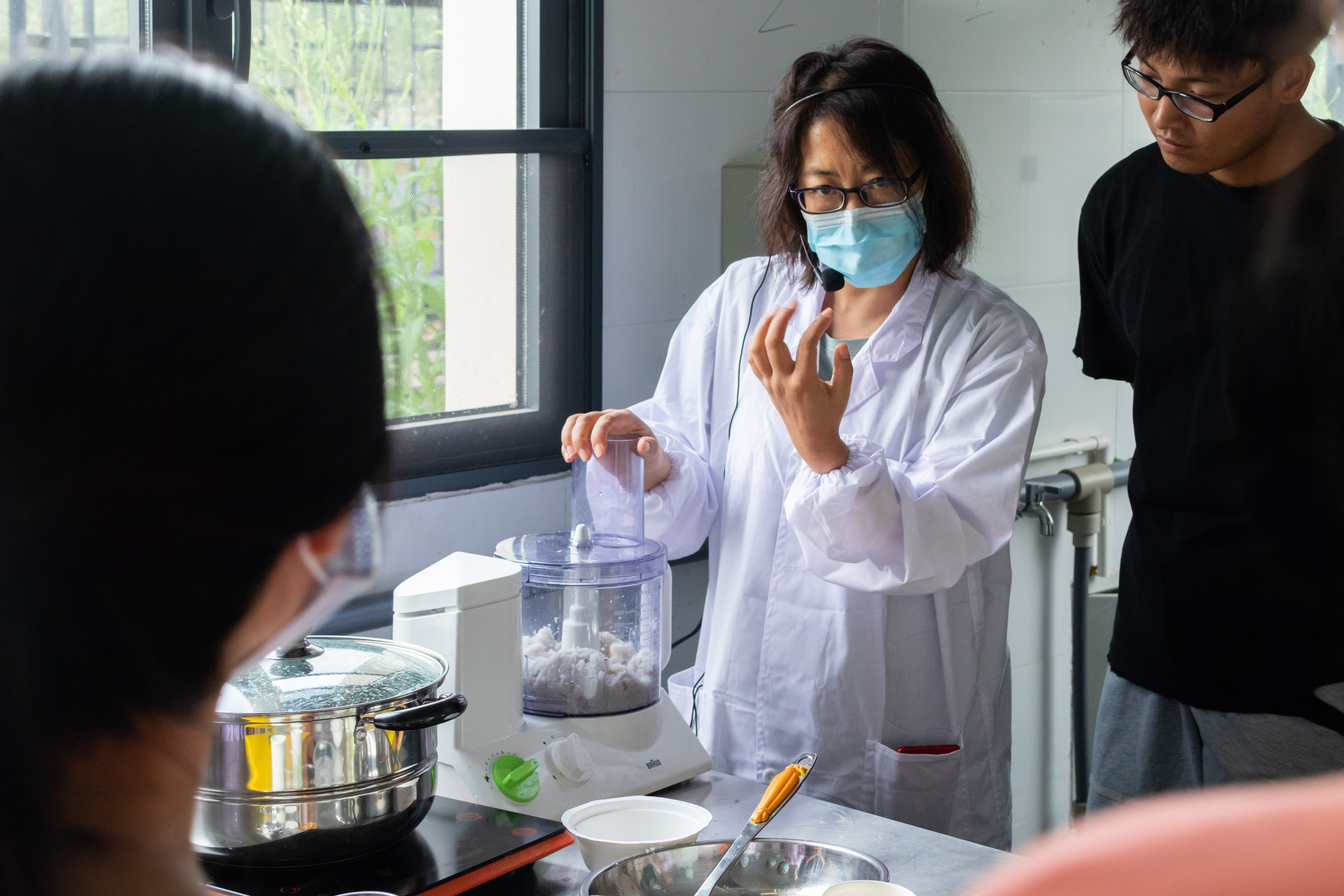 香蕉视频
张秀杰老师向新生介绍“空擂法”（学通社记者 周丹丹 摄）